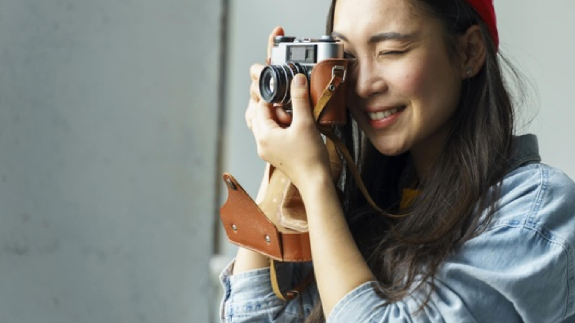 How to Photograph Events Without Bothering the Guests